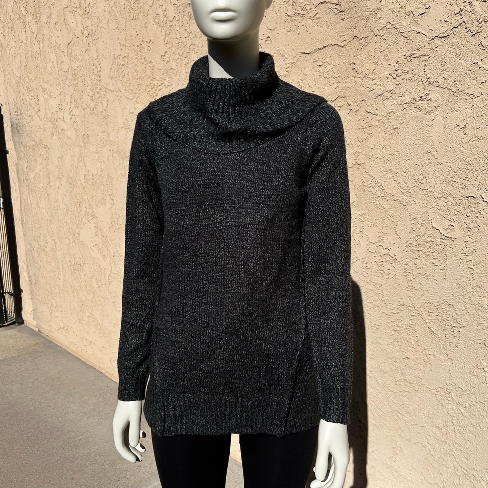 Knitted turtle neck sweater by Karen Scott